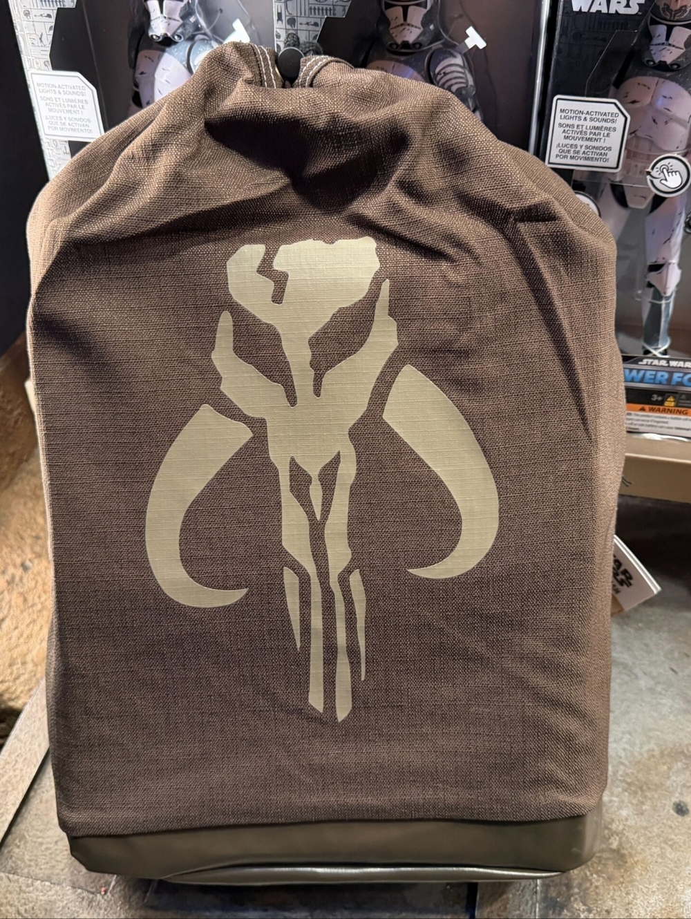 2026 Disney Parks Star Wars Galaxy’s Edge Mandalorian Armor & Gauntlets Set - Picture 9 of 9